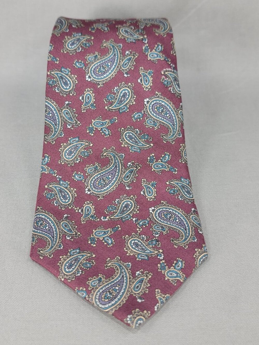 Vtg Neil Martin Italian Silk Necktie Tie Mens Maroon Gray Paisley USA